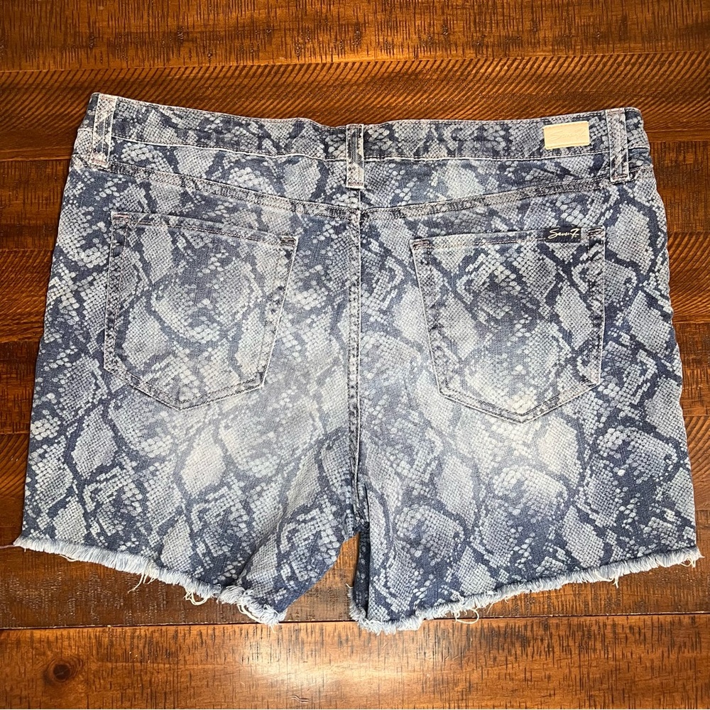 Seven 7 snakeskin print denim weekend short size 16 EUC - Picture 6 of 6